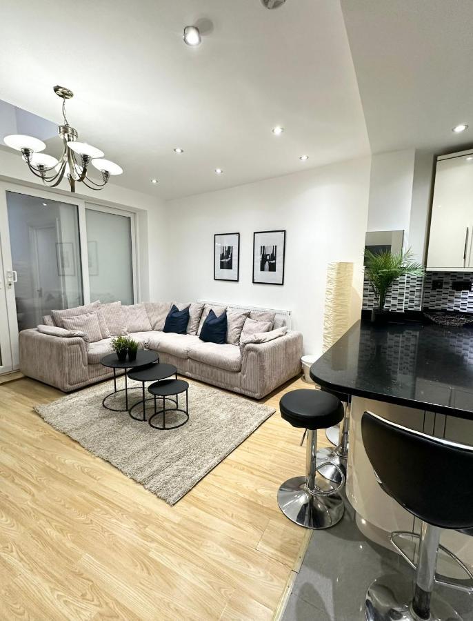 Modern Room In Spacious Home London Exterior foto